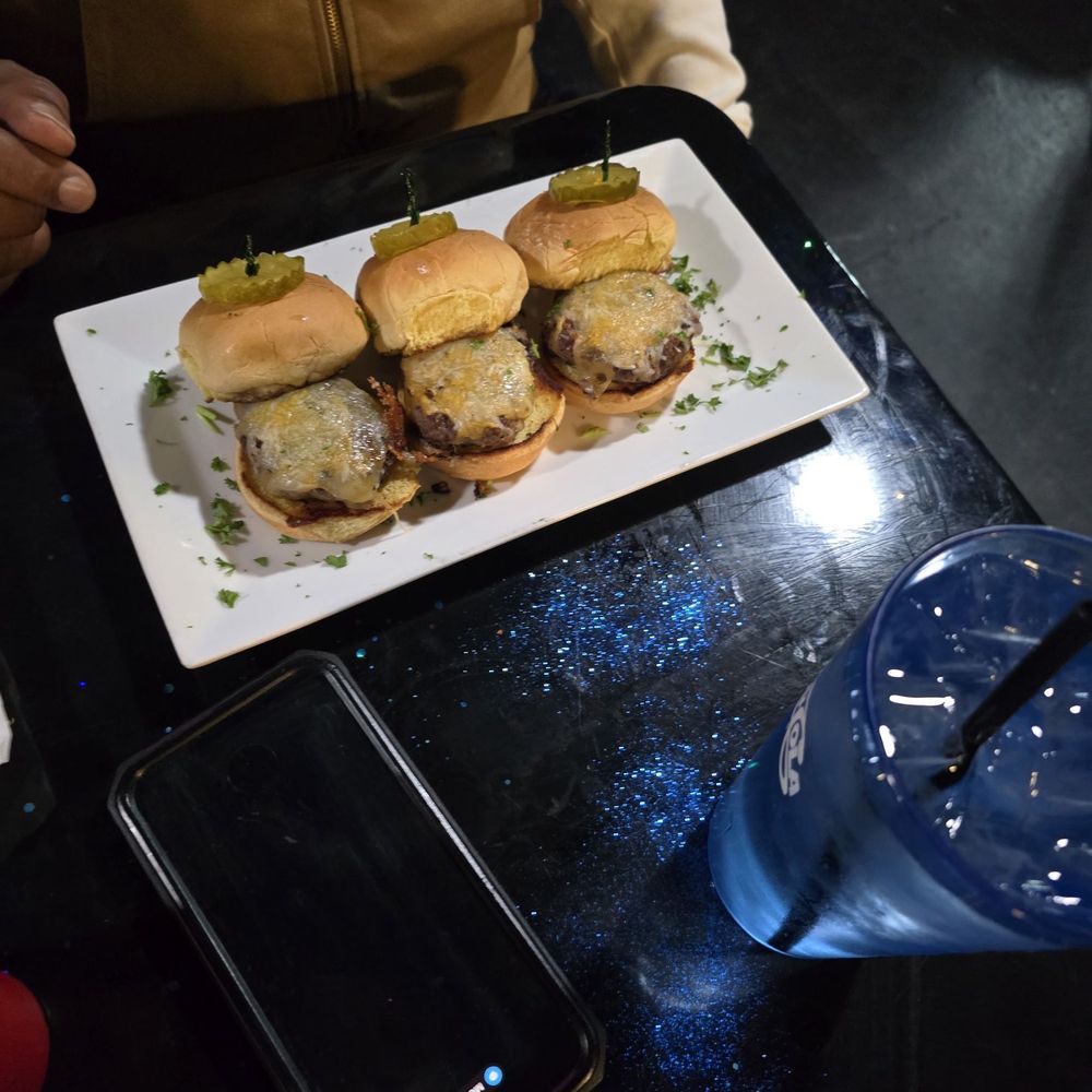 George Restaurant - Burgers - Desserts Near Me - Hampton, Virginia George Restaurant - Burgers - Desserts Near Me - Hampton, Virginia