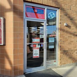 Bayview Hill Pharmacy - Entrance