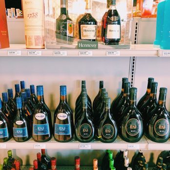 Fossil Creek Liquor - bottles of wine on shelves - Beer, Wine & Spirits Near Me - Plano, Texas Fossil Creek Liquor - bottles of wine on shelves - Beer, Wine & Spirits Near Me - Plano, Texas