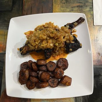 Yassa African Restaurant - Yassa chicken with plantains - Senegalese Near Me - Chicago, Illinois