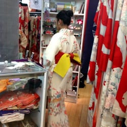 Kimono House - I was taught how to properly wear my kimono and how to tie my obi