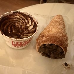 Rizzo - Tiramisu & chocolate cannoli