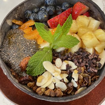 Fig & Ginger - Açaà bowl - Breakfast & Brunch Near Me - Honolulu, Hawaii Fig & Ginger - Açaà bowl - Breakfast & Brunch Near Me - Honolulu, Hawaii
