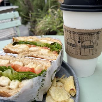 Cafe Unamuno - Chicken Caesar Bagel with 16oz Latte - Sandwiches Near Me - San Pedro Garza García, NLE Cafe Unamuno - Chicken Caesar Bagel with 16oz Latte - Sandwiches Near Me - San Pedro Garza García, NLE