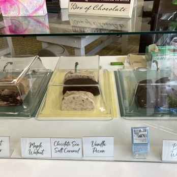 Candy Dish - Give me ALL the fudge - Candy Stores Near Me - Nashville, Indiana