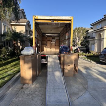 WITTY WAY MOVERS - Empty truck in the morning - Movers Near Me - Irvine, California WITTY WAY MOVERS - Empty truck in the morning - Movers Near Me - Irvine, California