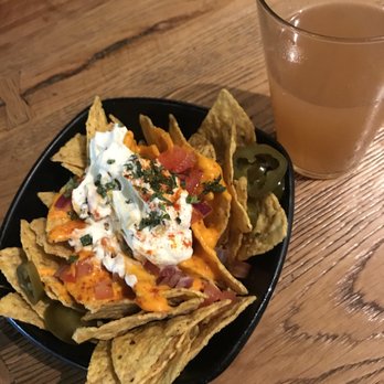 Garage Beer Co - Get the nachos!!!!! And a sour beer!!!! - Pubs Near Me - Barcelona, B