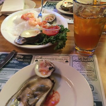 Lindy's Tavern - Raw platter - oysters, littlenecks on the half shell and cooked shrimp to top it off!! Accompanied by a deliciously mixed Dark & Stormy - Seafood Near Me - North Smithfield, Rhode Island