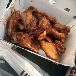 Buffalo Wild Wings - Sweet Chili Crisp Bone-In Wings