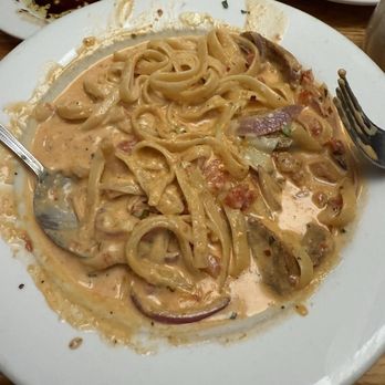 Babbo Italian Eatery - Pete's Pink Fettuccine -  note its messy as it was half eaten.  Really enjoyed the sauce!  Wonderful flavors, the pasta was itself was ok. - Italian Near Me - Mesa, Arizona