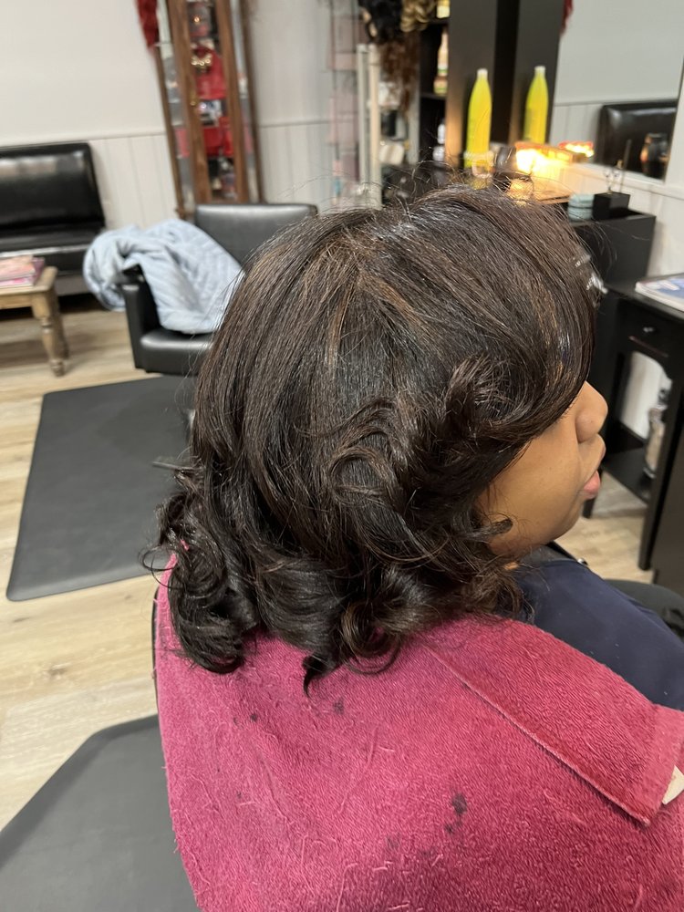 Dominican Hair Style Salon Logo