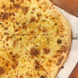 Pizza Grigliata - Great 4 Cheese! Enjoyed this!
