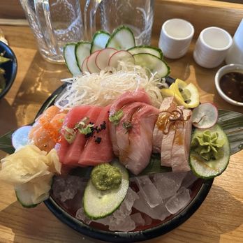 Sushi Hub - Mix sashimi - Sushi Bars Near Me - Stockton, California Sushi Hub - Mix sashimi - Sushi Bars Near Me - Stockton, California