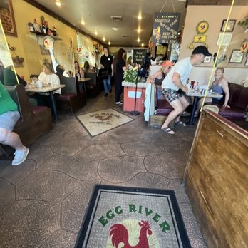 Egg River Cafe - Inside - Breakfast & Brunch Near Me - Hood River, Oregon Egg River Cafe - Inside - Breakfast & Brunch Near Me - Hood River, Oregon
