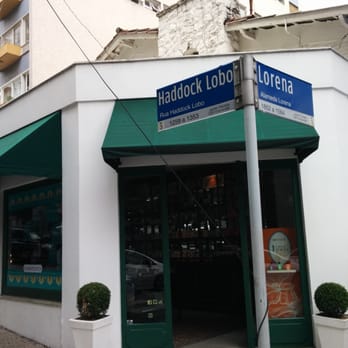 Casa Granado - Foto entrada com placas das ruas - Cosmetics & Beauty Supply Near Me - São Paulo, SP