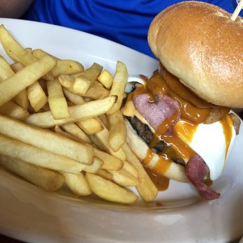 St. Andrews Tavern - Britannia cheeseburger - British Near Me - Altamonte Springs, Florida St. Andrews Tavern - Britannia cheeseburger - British Near Me - Altamonte Springs, Florida