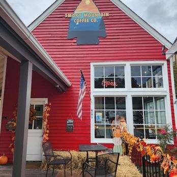 SMOKY MOUNTAIN COFFEE & CREAMERY - Updated December 2025 - 93 Photos & 49 Reviews - 1004 Pkwy, Gatlinburg, Tennessee - Coffee & Tea - Phone Number - Yelp