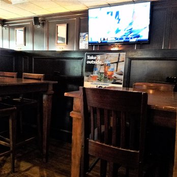 Billy O'Neals - dining interior is rather dark - Irish Near Me - Indianapolis, Indiana