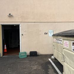 Tropicana Gardens - Garbage and kitchen