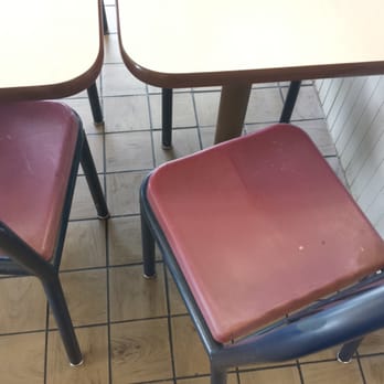 KFC - Dirty chairs, tables and floor. - Fast Food Near Me - Clinton, Mississippi KFC - Dirty chairs, tables and floor. - Fast Food Near Me - Clinton, Mississippi