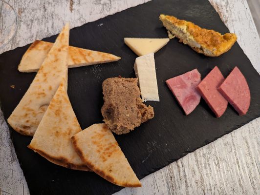 Clandestino Food& Drink by null