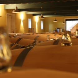 Château la Tour Blanche - Le chai à barriques