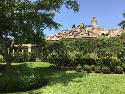 MilBar Construction and Roofing Logo