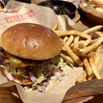 Chili's - Oldtimer w/Cheese* - American Near Me - Rancho Cucamonga, California