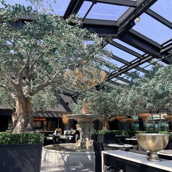 RH Dallas | The Gallery on Knox Street - View of the fountain - Home Decor Near Me - Dallas, Texas RH Dallas | The Gallery on Knox Street - View of the fountain - Home Decor Near Me - Dallas, Texas