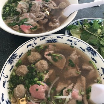 Vinh-Long - Medium pho tai bo vien (bottom) and large special pho (top) - Vietnamese Near Me - Nashville, Tennessee Vinh-Long - Medium pho tai bo vien (bottom) and large special pho (top) - Vietnamese Near Me - Nashville, Tennessee