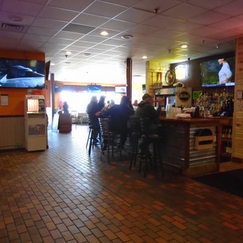 Jonesy's Local Bar & Grill - Bar (right), looking towards the front windows. - Sports Bars Near Me - Hudson, Wisconsin