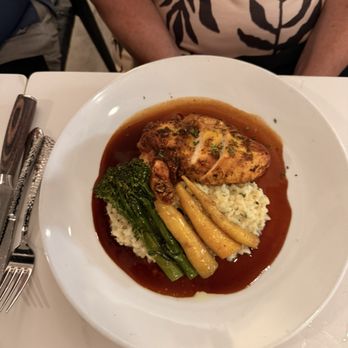 Honu Oceanside - Jidori Chicken Provencal - Seafood Near Me - Lahaina, Hawaii