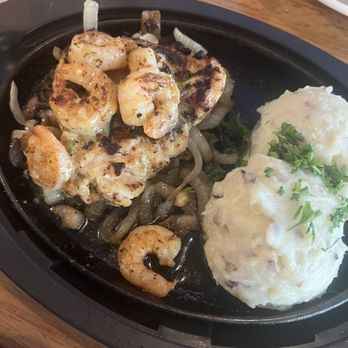 Applebee's Grill + Bar - The chicken and shrimp was worth it. - Sports Bars Near Me - Bronx, New York