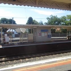 Mont Albert Railway Station - Platform