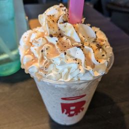 Oreo Peanut butter Pie milkshake! Oreo Peanut butter Pie milkshake!