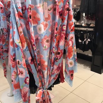Victoria's Secret - Robe - Lingerie Near Me - Peoria, Arizona Victoria's Secret - Robe - Lingerie Near Me - Peoria, Arizona