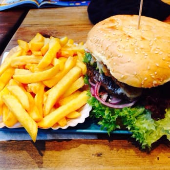 der freiBurger - Ich habe mit meinem Freund dort einen großen speziellen Burger bestellt. Das war sehr lecker. - Burgers Near Me - Freiburg, BW der freiBurger - Ich habe mit meinem Freund dort einen großen speziellen Burger bestellt. Das war sehr lecker. - Burgers Near Me - Freiburg, BW