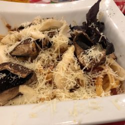 Gino's - Fettuccine bolognese with mushrooms