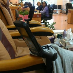 D & T Nail Salon