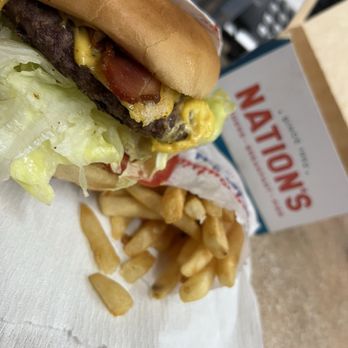 Nation's Giant Hamburgers - BACON CHEESEBURGER - Desserts Near Me - Pacifica, California