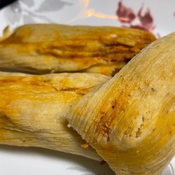 The lady Tamales - Tamales