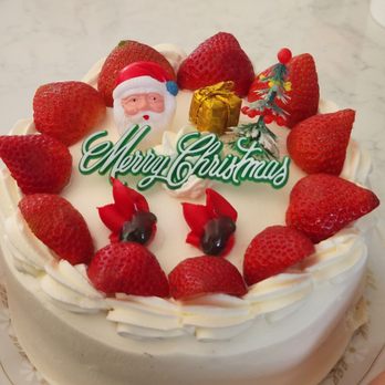 Du Bois Pastry - Christmas strawberry shortcake - Bakeries Near Me - Elmhurst, New York