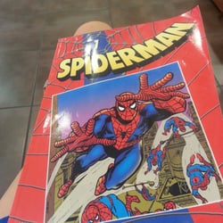 Lebrón - Una peluquería que cuida a los acompañantes con lecturas entretenidas :)