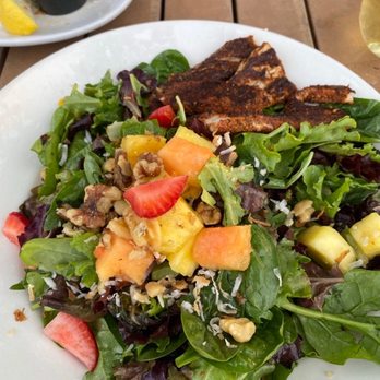 Marker 88 - Salad with blackened mahi-mahi - Seafood Near Me - Islamorada, Florida Marker 88 - Salad with blackened mahi-mahi - Seafood Near Me - Islamorada, Florida