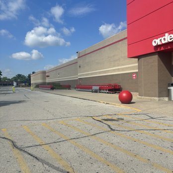 Target - Entrance - Department Stores Near Me - Crestwood, Illinois
