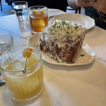 Donna's - La Cerva cocktail and Garlic Bread - Italian Near Me - Los Angeles, California Donna's - La Cerva cocktail and Garlic Bread - Italian Near Me - Los Angeles, California