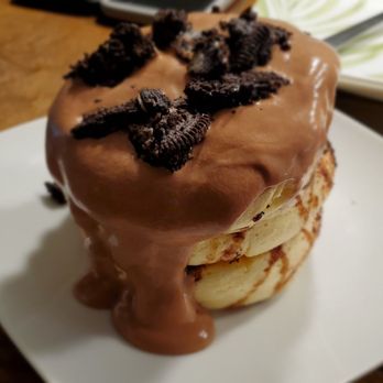 Cloud Nine Cafe Hawaii - Chocolate cream Oreo - Desserts Near Me - Honolulu, Hawaii