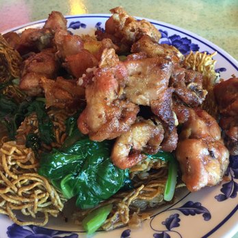 Lee Ho Fook Restaurant - Minute Chicken with Cake Noodle (with extra noodles) - Noodles Near Me - Honolulu, Hawaii Lee Ho Fook Restaurant - Minute Chicken with Cake Noodle (with extra noodles) - Noodles Near Me - Honolulu, Hawaii