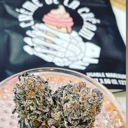 Cannabend - One of the best strains I've seen in along time. Trap Private Reserve "Creme DeLa Cream". Supported by the good people at Cannabend...