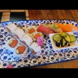 Lunch special included all my faves: spicy tuna roll and Chef's choice nigiri (4 pcs) Lunch special included all my faves: spicy tuna roll and Chef's choice nigiri (4 pcs)